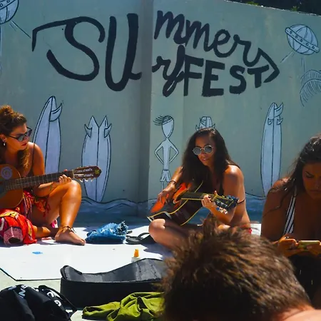Atlantic Surfers Hostel *