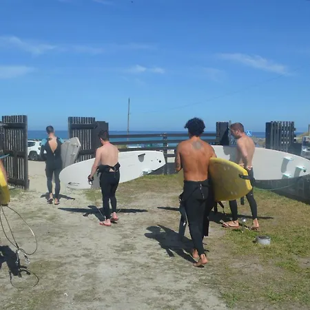 Atlantic Surfers Hostel *