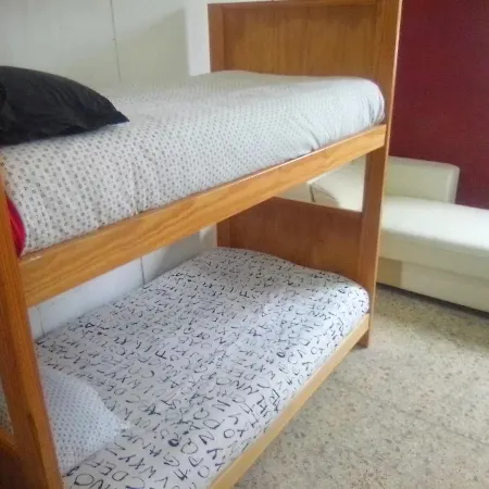 Coruna Backpackers 호스텔 *